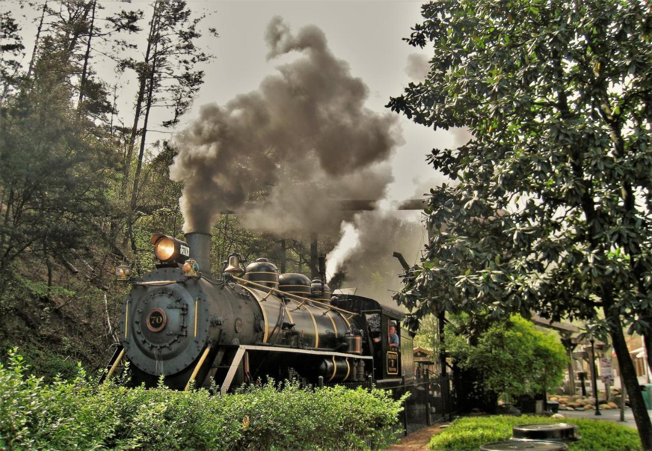 Suite Sensations, Hot Tub, Pool Table, 1089 Free Tickets Each Paid Day, Dollywood And More Pigeon Forge Dış mekan fotoğraf