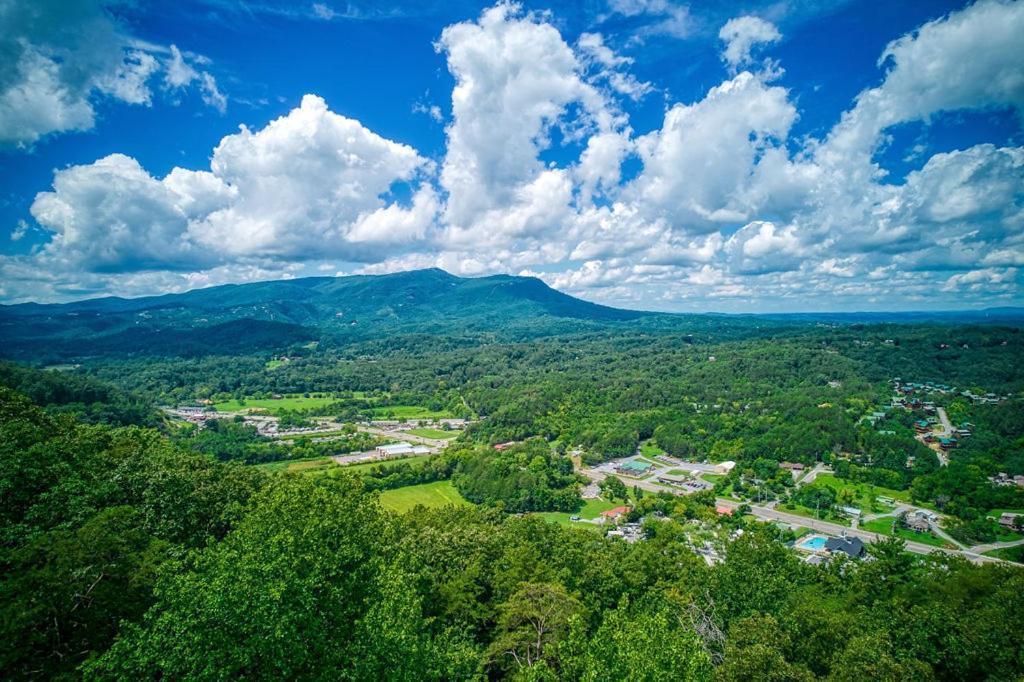 Suite Sensations, Hot Tub, Pool Table, 1089 Free Tickets Each Paid Day, Dollywood And More Pigeon Forge Dış mekan fotoğraf