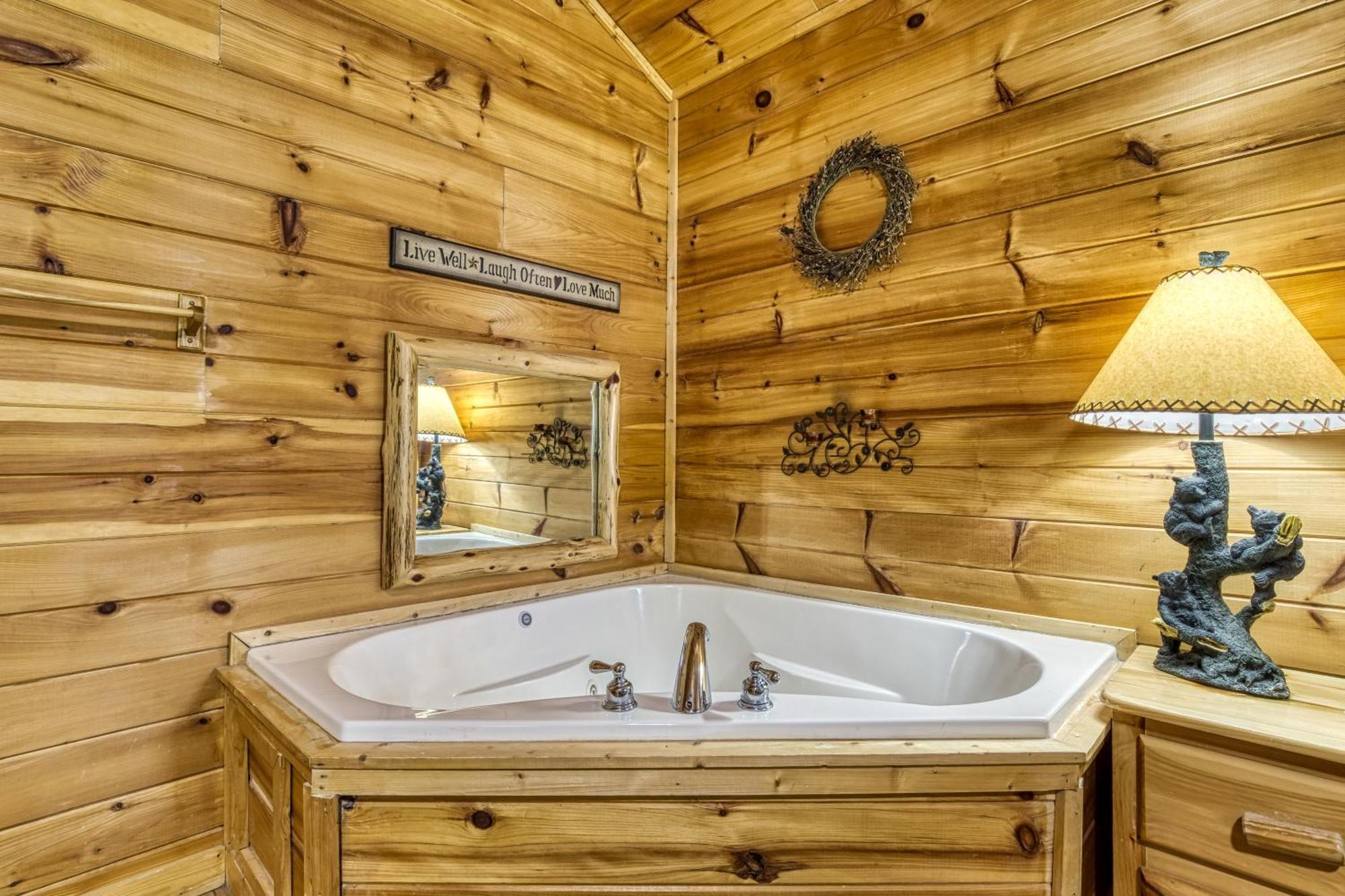 Suite Sensations, Hot Tub, Pool Table, 1089 Free Tickets Each Paid Day, Dollywood And More Pigeon Forge Dış mekan fotoğraf